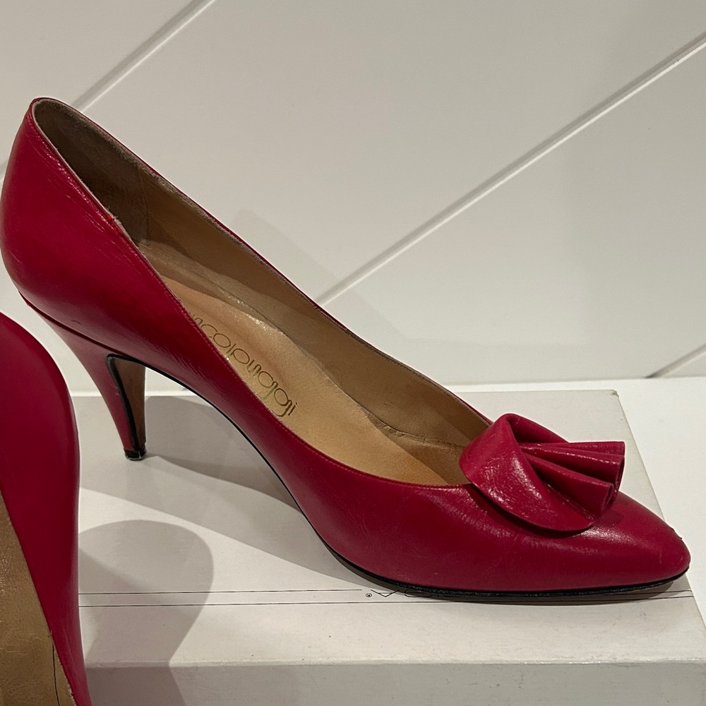 Chic Hot Pink Leather Heels with Bow Detail
A few marks you can barely see.